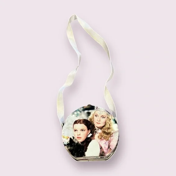 The Wizard of Oz Dorothy And Glinda Small Round Metal Tin Lunchbox Purse 1999 - Picture 10 of 10